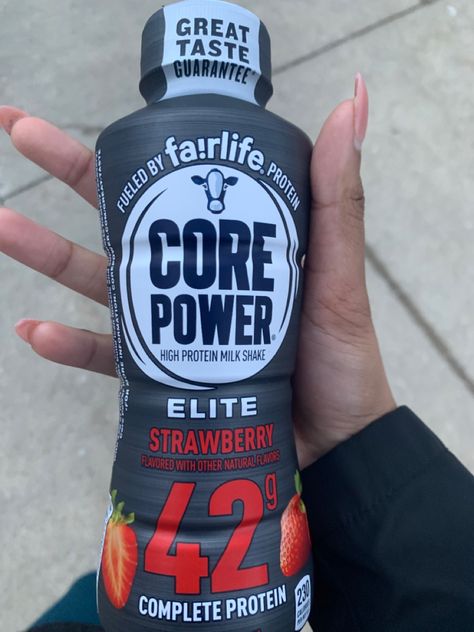 Fair Life Protein Shake, Protein Shakes Aesthetic, Sigma Workout, Fairlife Protein Shakes, Protein Shake Aesthetic, Protein Shake Brands, Protein Shake Chocolate, College Gym, Protein Products