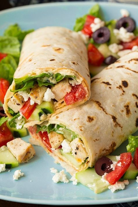 Greek Salad Wrap, Greek Grilled Chicken, Low Calorie Lunches, Hummus Wrap, Salad Wrap, Plats Healthy, Wrap Recipe, Healthy Wraps, Healthy Food Inspiration