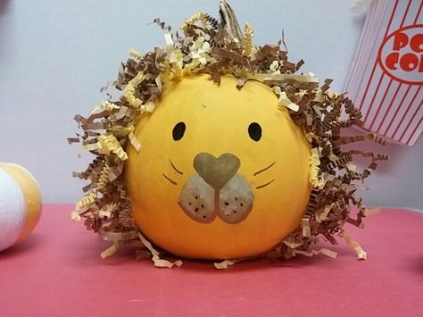 Lamb Pumpkin Decorating, Lion Pumpkin Painting, Circus Pumpkin Ideas, Lion Pumpkin Decorating, Lion Pumpkin, Halloween Carving, Halloween Paper Bags, Lion Halloween, Pumpkin Decorating Diy