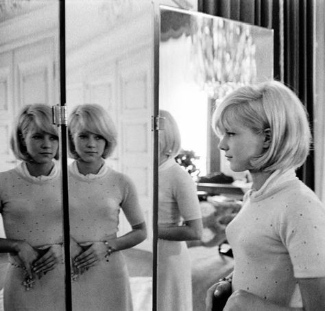 Sylvie Vartan 60s, France In October, Rockabilly Makeup, Paris In September, Vartan Sylvie, Aged Clothing, Marianne Faithfull, Square Face Hairstyles, France Gall