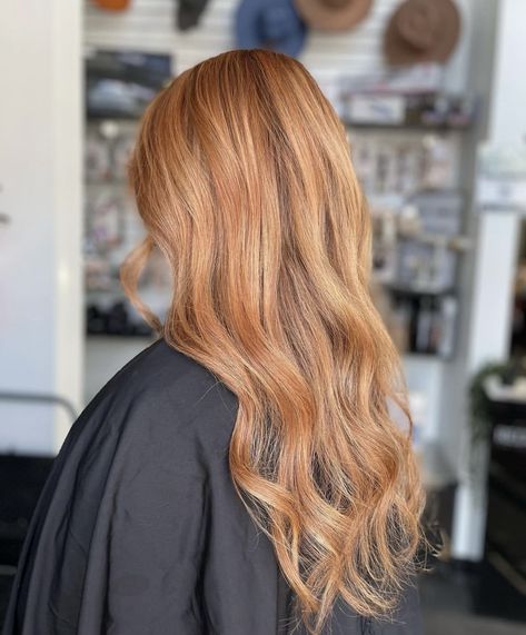 Even if you aren't absolutely obsessed with the cowgirl copper look, a strawberry copper might be the fit for you! Blonde Strawberry Balayage, Cool Toned Copper Hair, Cowgirl Copper Hair, Cowgirl Copper, Winter Orange, Cowboy Copper, Strawberry Blonde Hair Color, Hair Dyes, Hair Color Auburn