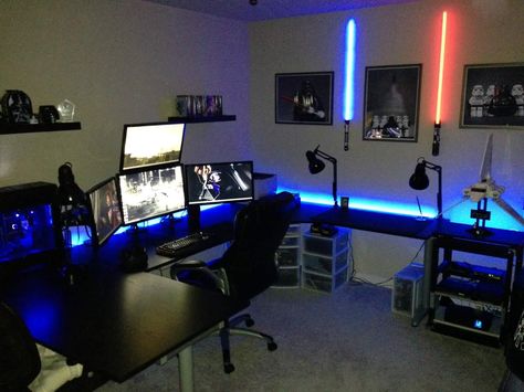 Boys Gaming Room Ideas, Star Wars Zimmer, Computer Desk Plans, Basement Game Room Ideas, White Desk Chair, Cool Bedrooms For Boys, Star Wars Bedroom, Gaming Computer Desk, Star Wars Room