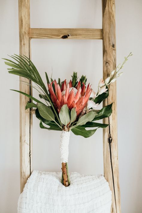 Tropical Wedding Bouquets Simple, Small Tropical Bouquet, Simple Tropical Bouquet, Protea Wedding Flowers, Cabo Aesthetic, Beach Bridal Bouquet, Botanica Wedding, Tropical Flowers Bouquet, Pink Protea