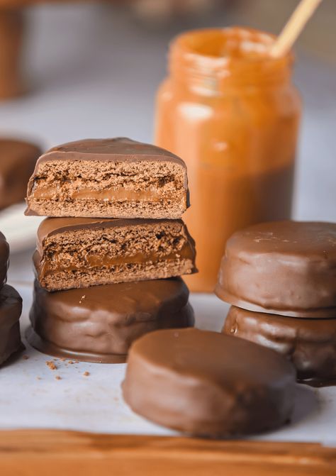 Indulge in these Chocolate Argentinian Alfajores. Two soft cookies sandwiched together with creamy dulce de leche and covered in melted chocolate. It’s the ultimate treat all year long. Alphajores Recipe, Alfajores Recipe Argentina, Peruvian Alfajores Recipe, Chocolate Alfajores, Alfajores Recipe, Christmas Cookie Ideas, Foolproof Recipes, Soft Cookies, Ultimate Cookies