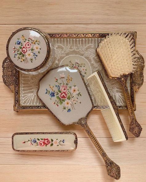 #giftsforgirls #brushset Vanity Essentials, Gold Vanity Mirror, Mirror Sets, Antique Room, Antique Vanity Set, Vanity Makeup Mirror, Gold Vanity, Vanity Sets, Hair Brush Set