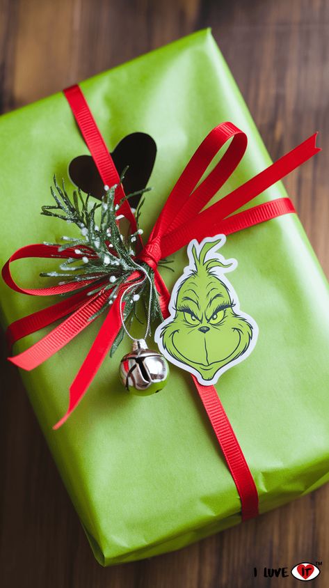 21 Creative Christmas Gift Wrapping Ideas to Make Your Presents Pop - I Luve It 2024 Gift Wrapping Ideas, Grinch Themed Wrapping, Wrapping Paper Gift Idea, Grinch Present Wrapping, Xmas Gift Packaging Ideas, Gift Cards Ideas For Christmas, Elf Wrapping Presents, Modern Christmas Wrapping Ideas, Grinch Wrapped Presents