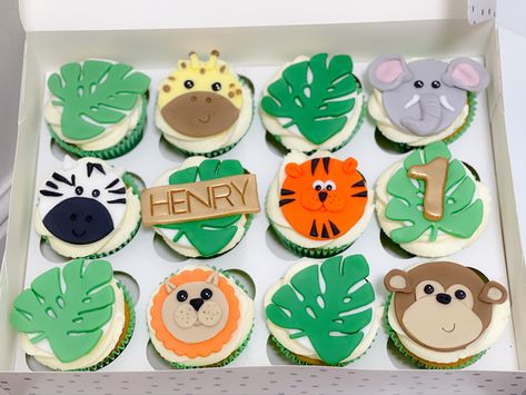 Wild One Safari Cupcakes, Cupcake Jungle Theme, Safari Birthday Cupcakes Jungle Theme, Safari Animal Cupcakes Easy, Welcome To The Jungle Cupcakes, Jungle Cupcakes, Zoo Cake, 1st Birthday Cupcakes, Birthday Deco