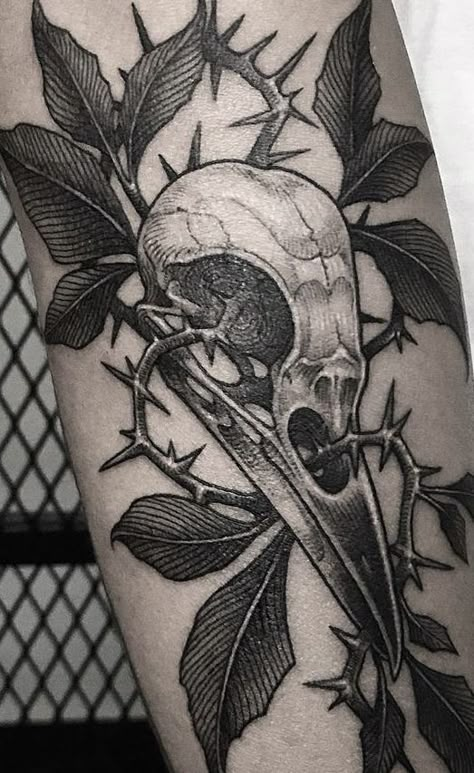 Crow Knee Tattoo, Gothic Crow Tattoo, Crow Sleeve Tattoo, Small Dark Tattoos, Crow Skull Tattoo, Raven Skull Tattoo, Rat Skull, Bird Skull Tattoo, Arte Hippy