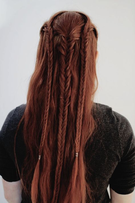 Viking Inspired Hair Women, Forest Witch Hairstyles, Wood Elf Hairstyles, Celtic Braids Women, Celtic Hairstyles Women, Women’s Viking Hairstyles, Arwen Hairstyle, Elves Hairstyle, Lord Of The Rings Hair