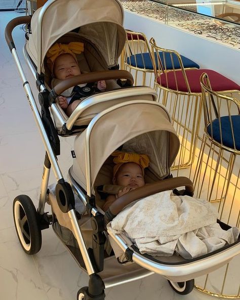 Twin Strollers Luxury, Twin Baby Rooms, Bos Baby, Cute Baby Twins, Twin Strollers, Baby Necessities, Luxury Baby, Foto Baby, Baby On The Way