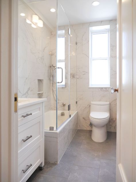 This bright and welcoming full bathroom in NYC has space constraints. Our custom white shaker style vanity was just the solution. Small Bathroom With Tube, Narrow Bathroom With Bath, Narrow Washroom Ideas, Small Narrow Bathroom Ideas With Tub, Small Narrow Bathroom Remodel, 4 Sqm Bathroom, Long Bathroom Ideas Narrow, Narrow Ensuite Bathroom Ideas, Small Rectangular Bathroom Ideas