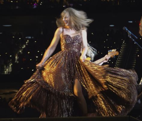 Evermore Dress, Bronze Dress, Estilo Taylor Swift, Taylor Swift Cute, Taylor Swift Funny, Taylor Swift Videos, Taylor Swift Album, Taylor Swift Wallpaper, Swift 3