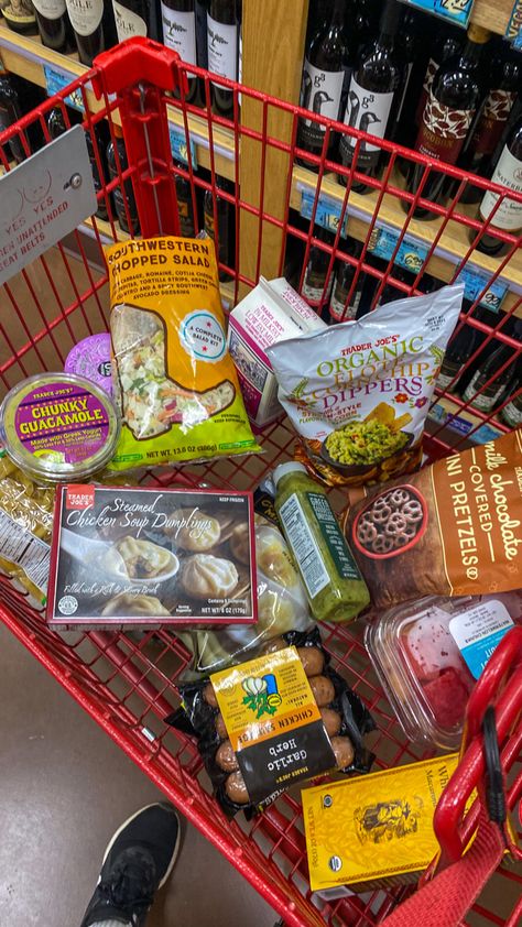 Trader Joe’s Bag Aesthetic, Trader Joes Groceries, Trader Joe Aesthetic, Trader Joe’s Grocery Haul, Trader Joe Finds, Trader Joe's Snacks, Trader Joe’s Food, Trader Joe’s Finds, Trader Joe’s Haul