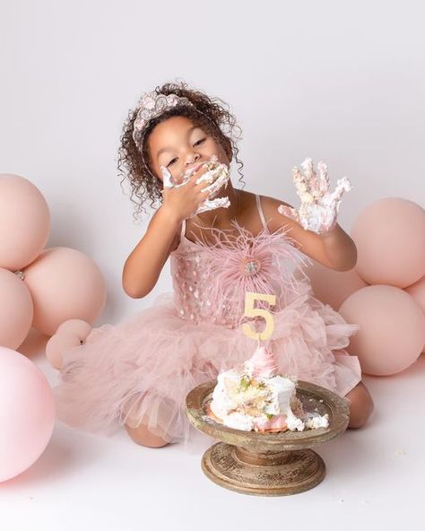 Baby Birthday Photoshoot, Toddler Photoshoot, 5th Birthday Party Ideas, Ballerina Birthday, Birthday Photography, Toddler Birthday, Birthday Pictures, Birthday Photoshoot, Birthday Photos