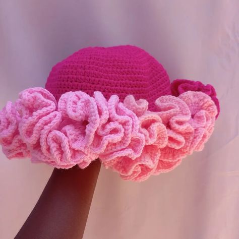 Crochet Caps Women, Crochet Ruffle Hat, Ruffle Hat, Crochet Hat For Women, Crochet Ruffle, Crochet Cap, Pink Crochet, Basketball Pictures, Beauty Diy