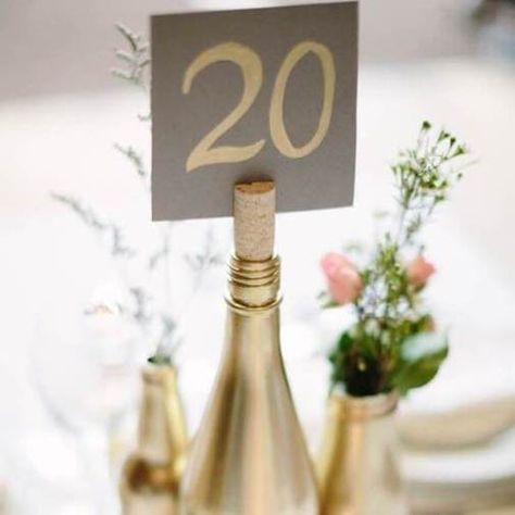 Wine Cork Wedding Favors, Wine Bottle Wedding Centerpieces, Wine Cork Wedding, Wine Theme Wedding, Table Numbers Wedding Diy, Cork Wedding, Wine Facts, Wedding Table Themes, Diy Wedding Table