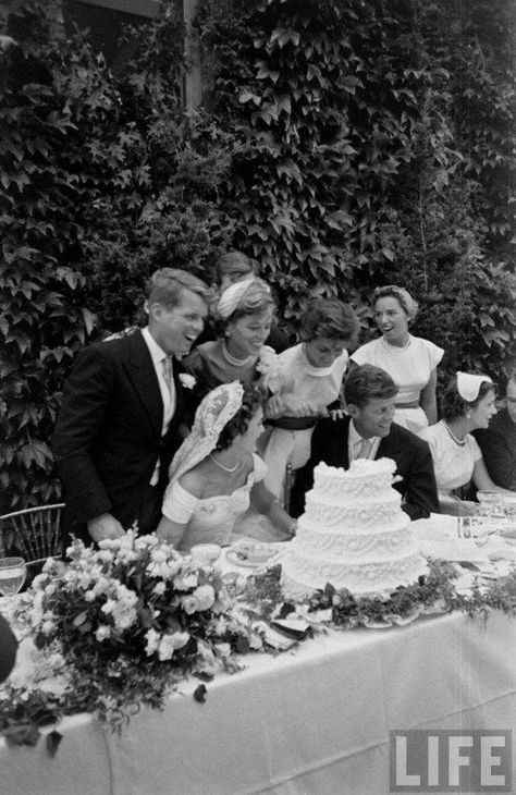 Wedding September, Jfk Jr, John Fitzgerald, Jackie O, Royal Wedding, Celebrity Weddings, Bride And Groom, Other People, Wedding Cake