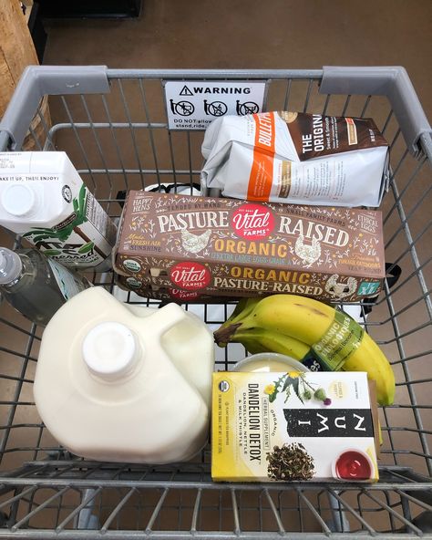 Grocery haul essentials 🪺 ☕️ 🫖 💫 What’s in your grocery shopping list?? 👀 . . . #sprouts #farmersmarket #groceryhaul #groceryshopping #grocerylist #foodie #ugccreator #stores #foodstagram Sprouts Grocery, Grocery Shopping List, Pasture Raised Eggs, Organization Station, Organic Groceries, Shopping List Grocery, Farm Eggs, Grocery Haul, April 16