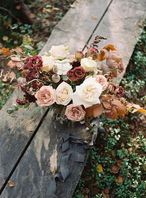 Fall wedding flowers with white and pink roses, red florals and berries, orange leaves Autumn Reception, Nordic Wedding, Fall Elopement, Urban Wedding Venue, Outdoor Fall Wedding, Rustic Fall Wedding, Wedding Venue Inspiration, Space Wedding, Urban Wedding