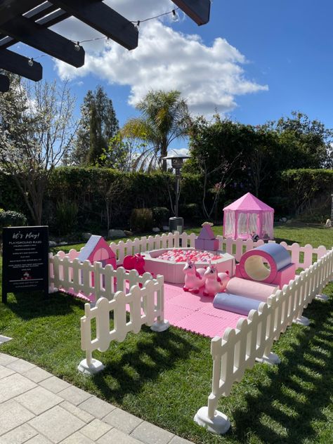 Home Soft Play Area, Outdoor Soft Play Area, Garden Ideas With Kids, Kids Soft Play Area, Soft Play Ideas, Backyard Party Ideas For Kids, Soft Play Birthday Party, Soft Play Area, Play Area Backyard