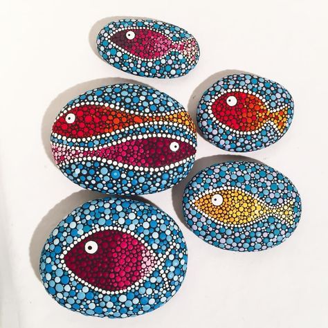 Mandala Painted Rocks, Mandala Rock Art, Stones Art, Art Fish, Fish Fish, Mandala Rocks, Dot Art Painting, Rock Painting Designs, Mandala Dots