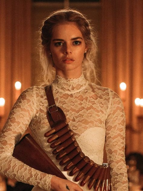 Why Do Final Girls Always Have Killer Style? | Vogue Female Horror Characters, Blonde Movie, Blonde Halloween Costumes, Movie Character Costumes, Horror Costume, Deeper Meaning, Horror Movie Characters, Movie Costumes, Girls Characters