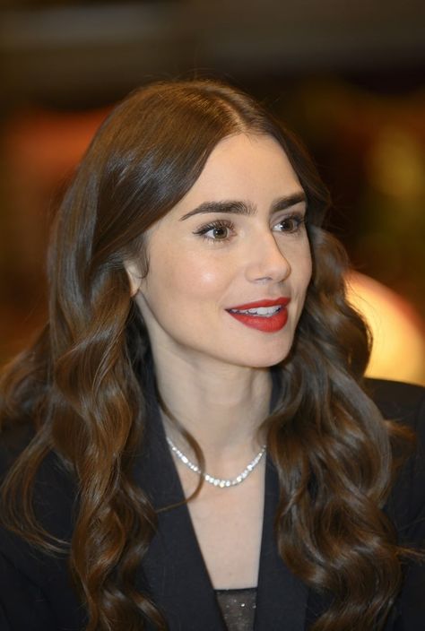 Lily Collins Color Palette, Lily Collins Makeup, Slicked Back Hairstyles, Lily Collins Hair, Lily Collins Style, Honey Brown Hair, Hairstyles For Layered Hair, Greasy Hair Hairstyles, Slicked Back Hair