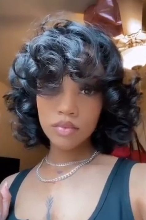 Middle Part Short Curly Hair Black Women, Wand Curls On Short Hair Black Women, Middle Part Hairstyles Short Hair, Fluffy Curls Short Hair, 50s Black Hairstyles, Prom Hair Short Curly, Short Blowout Hairstyles With Bangs, Flat Iron Curls Black Women Short, Bob Curly Hairstyles Black Women