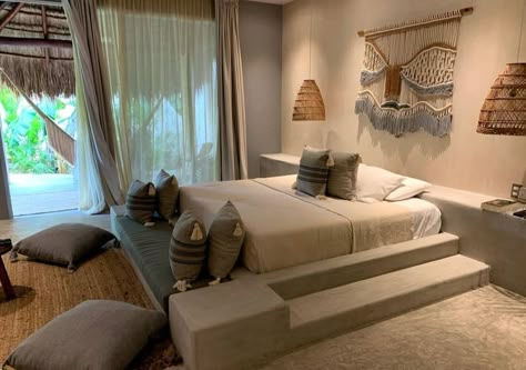 Cement Bed Design, Modern Tropical Apartment, Concrete Bedroom Design, Cement Bed, Bachelor Room, Concrete Bed, Concrete Bedroom, Unique Bed Design, Eco House Design