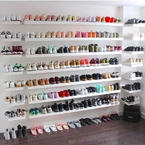 Interior Design Country, Sneaker Closet, Shoe Room, Closet Shoe Storage, Dream Closets, 아파트 인테리어, Modern Shoes, Kids Room Rug, Closet Designs