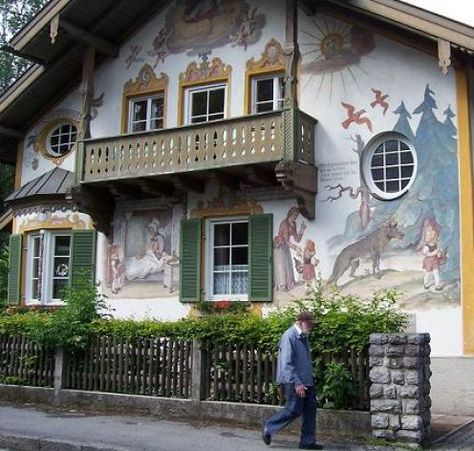 Bavarian Painted Houses-So beautiful! I will never forget this house in Oberammergau, Germany Oberammergau Germany, Spain Marbella, Interesting Houses, Painted Houses, Castle Germany, Painted House, German Architecture, Swiss Chalet, Cesky Krumlov