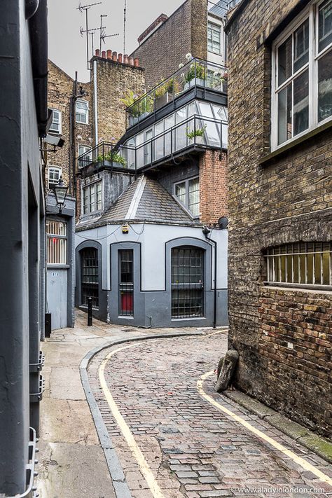 Fitzrovia Best Places In London, Fitzrovia London, Architecture London, Hotels In London, Live In London, London Architecture, Quiet Corner, Places To Live, Vegas Hotel