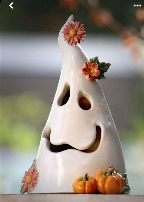 Ceramic Art Halloween, Ceramic Craft Ideas, Pottery Characters, Halloween Pottery Ideas, Halloween Ceramics Ideas, Pottery Ghost, Halloween Ceramics, Pottery Halloween, Fall Pottery