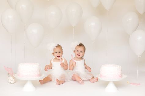 Twin First Birthday Cake Smash | Baby Photographer in Beachwood, Ohio - Little Poses Photography Twin First Birthday Photoshoot, Twins First Birthday Photoshoot, Twin Photoshoot, Twins Photoshoot, Twin Cake Smash, Twins Instagram, Cake Photoshoot, Baby Birthday Photoshoot, Twins Cake