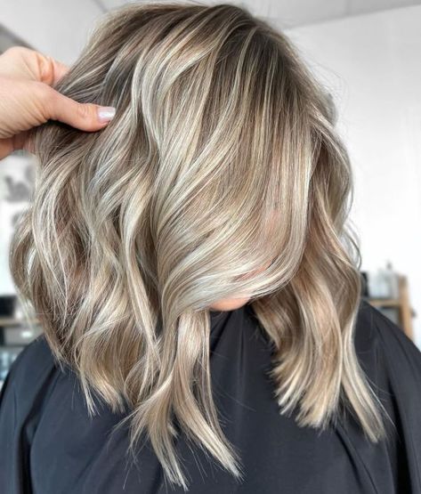 Dark Blonde Base with Silver Highlights Dark Blonde Base With Highlights, Best Blonde Highlights, Blonde Highlights With Lowlights, Blonde Highlights Ideas, Icy Blonde Highlights, Cool Blonde Highlights, White Blonde Highlights, Cool Blonde Hair Colour, Highlights Ideas