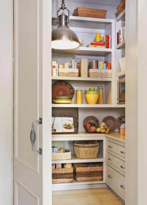 22 Kitchen Pantry Ideas for All Your Storage Needs Microwave Pantry, Corner Pantry Organization, Pantry Corner, Small Walk In Pantry, Kitchen Pantry Ideas, Walk In Pantry Ideas, Small Kitchen Pantry, Pantry Layout, Pantry Decor