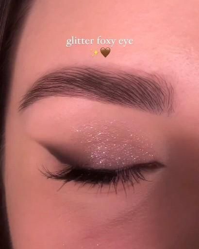 Fancy Simple Makeup, Makeup On Eyes, Simple And Elegant Makeup Looks, Cute Prom Makeup Looks Simple, Masquerade Make Up Ideas, Night In Paris Makeup, Brown Prom Makeup Looks, Elegant Make Up Looks, Prom Makeup Simple Natural