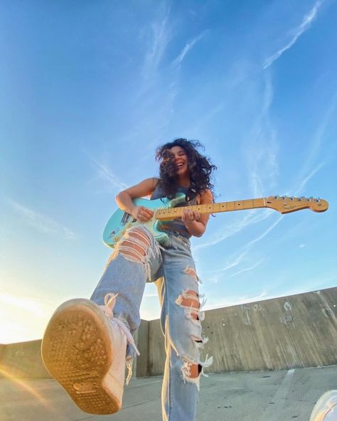 Fender American Pro II guitar photoshoot Guitar Model Photography, Musician Senior Photos, Guitar Photography Pose, Photo Pose With Guitar, Guitar Playing Poses, Photoshoot With Electric Guitar, Poses With Electric Guitar, Cool Poses With Guitar, Pose Reference Photo Guitar