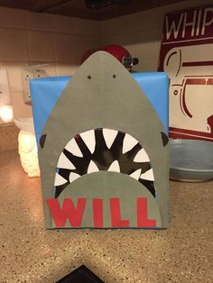 "Jaws" valentine box Shark Valentines Boxes Diy, Whale Valentine Box Ideas, Ocean Valentine Box Ideas, Octopus Valentines Boxes, Fish Valentine Box Ideas, Shark Valentines Boxes, Holi Crafts, Valentine Box Ideas For School, Astronaut Valentine