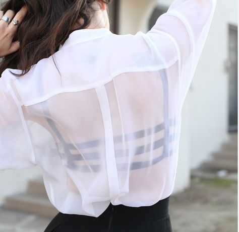 LOVE this bra underneath.   26 Fashion Rules You Should Break Immediately Haut Transparent, Party Mode, Beige Outfit, Sheer Shirt, Fashion Blogger Style, Street Chic, Looks Style, Sheer Blouse, Moda Fashion