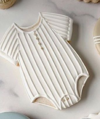 Onesie Royal Icing Cookies, Onsie Cookies Royal Icing, Onesie Cookies Decorated, Gender Neutral Baby Shower Cookies, Baby Shoer, Baby Bottle Cookies, Baby Cookie, Onesie Cookies