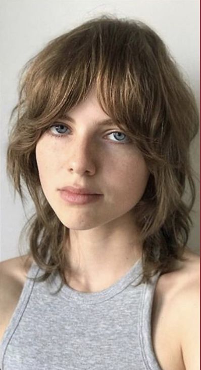 Half Bangs Haircuts, Soft Shag Haircut Long Straight, Short Shullet, Shag Haircut Short, Shag With Curtain Bangs, 70s Haircuts, Relatable Girl, 70s Hair, Shaggy Short Hair