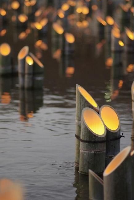 modern lighting design for outdoor living spaces and yard landscaping Big Bamboo, Diy Outdoor Lighting, Landscape Lighting Design, Bamboo Stick, Bamboo Light, Bamboo Lamp, Floating Lights, Modern Lighting Design, Backyard Lighting