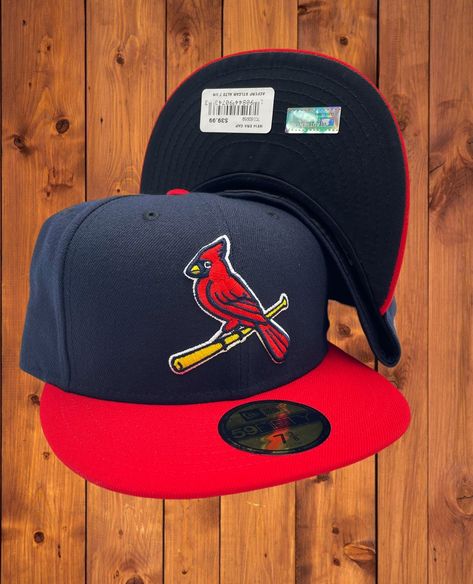 Swag Hats, Mlb Hats, Red Bill, Disco Fashion, Dope Fits, Money Pictures, Custom Caps, New Era Hats, American Sports