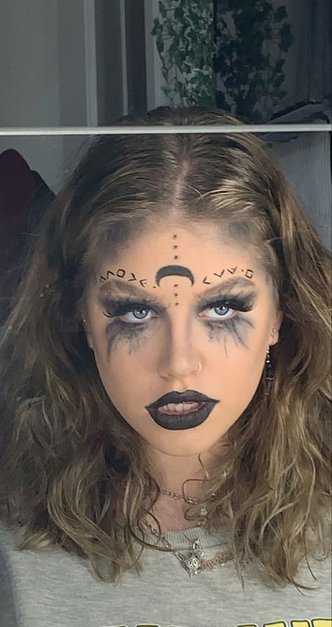 Halloween goth makeup inspiration Ghost Band Makeup Looks, Nordic Witch Makeup, Halloween Goth Makeup, Satanic Makeup Halloween, Satanic Makeup, Lilith Inspired Makeup, Halloween Goth, Goth Makeup, Halloween Vibes