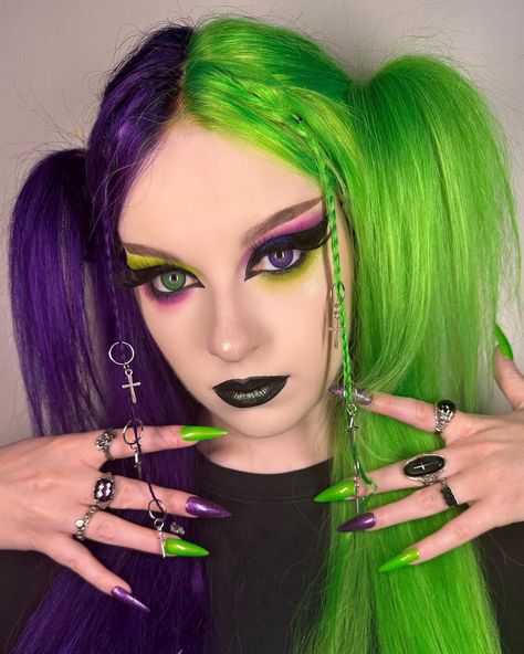 Purple And Green Hair, Fox Hair Color, Split Dyed Hair, Fox Hair, Arctic Fox Hair Color, Space Cowgirl, Split Hair, Alternative Makeup, Dye Colors