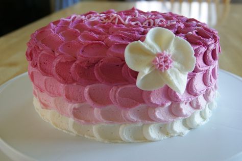 8 x 3 inch round Lemon pound cake filled with blueberry jam and iced with lemon buttercream.  I saw this design on cake central and wanted to try it.  I used tip 1M and then spread the dots with a spatula. (no recipe) 3 Pound Cake Design, 1 Pound Cake Design, Frosting Techniques, Icing Techniques, Swirl Cake, Vintage Cakes, Lemon Buttercream, Cool Cake Designs, Simple Cake Designs