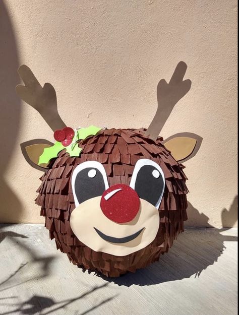 Christmas Piñatas, Sunshine Cake, Piñata Ideas, Christmas Service, Diy Pinata, Diy Christmas Decorations Easy, Christmas Tree Farm, Tree Farms, Coraline