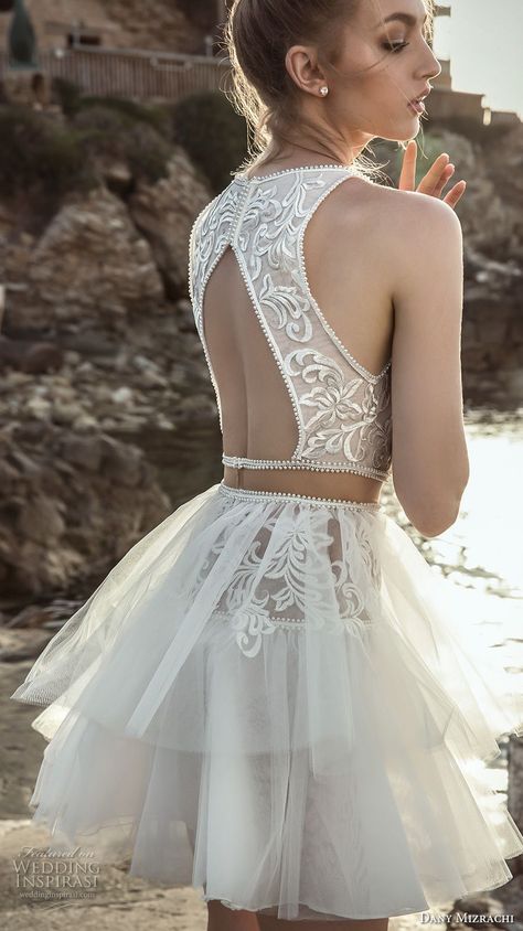 Crop Top Wedding Dress, Petite Bride, Short White Dress, Tule Rok, Gonna In Tulle, Petite Wedding Dress, Short Wedding Dresses, Wedding Dress Guide, Wedding Dresses 2018