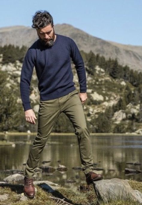 Snow Hiking Outfit, Mens Fashion Ideas, Fall Hiking Outfit, Best Hiking Pants, Mens Outdoor Fashion, Snow Hiking, Hiking Outfit Fall, Stylish Men Casual, Mens Fashion Rugged